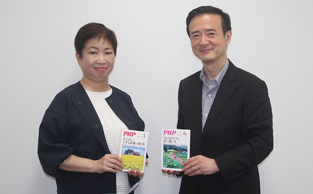 写真右は『PHP』贈り主のジェクト 株式会社 市川功一社長